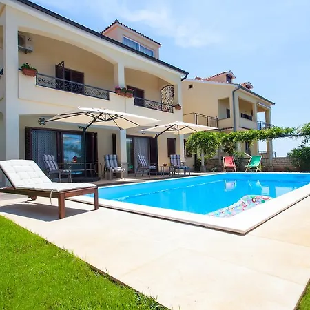 Premium - With Pool *